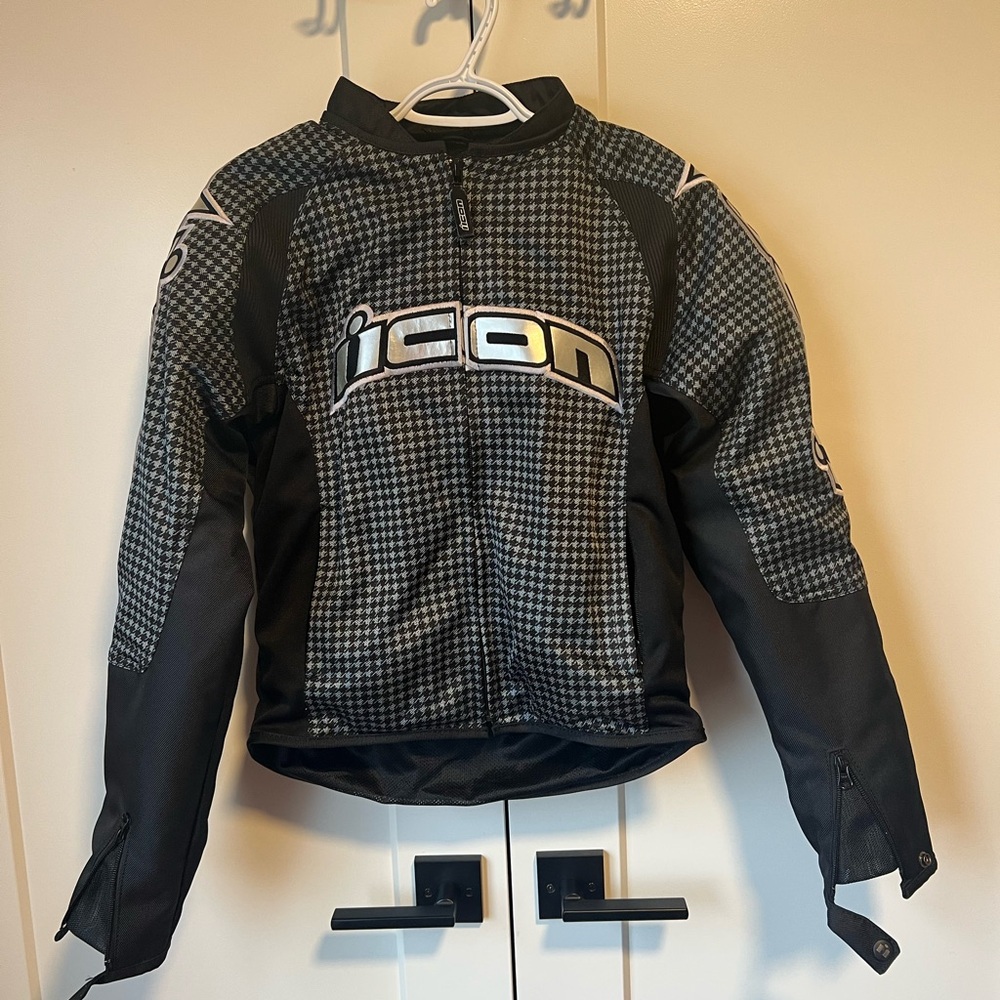 Women’s Icon Motorcycle Jacket Small New Without Tags